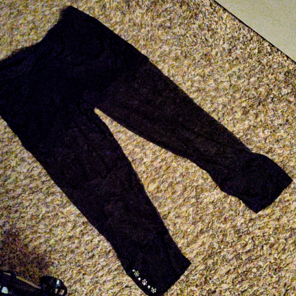 Very light, thin leggings..